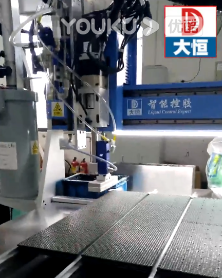  標貼顯示屏90度旋轉灌膠視頻