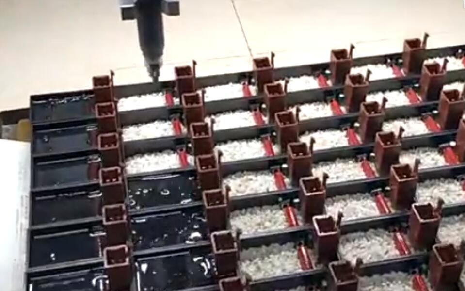 摩托車控制器點膠灌膠視頻