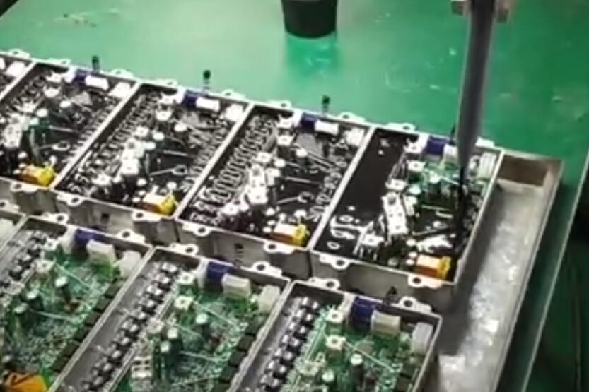摩托車配件灌膠視頻